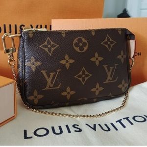 Louis Vuitton2019 Mini Pouchette exc condition